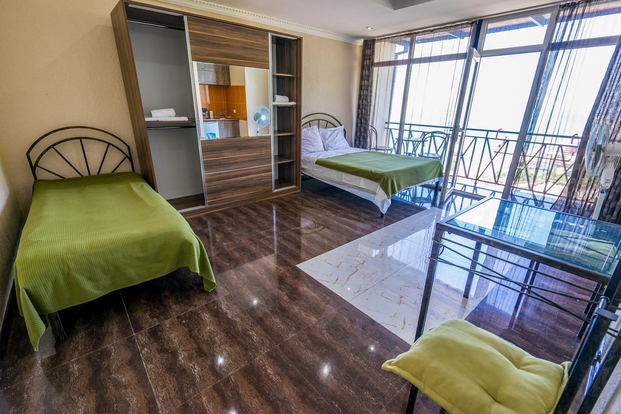 Aniva The Hotel Батуми Екстериор снимка