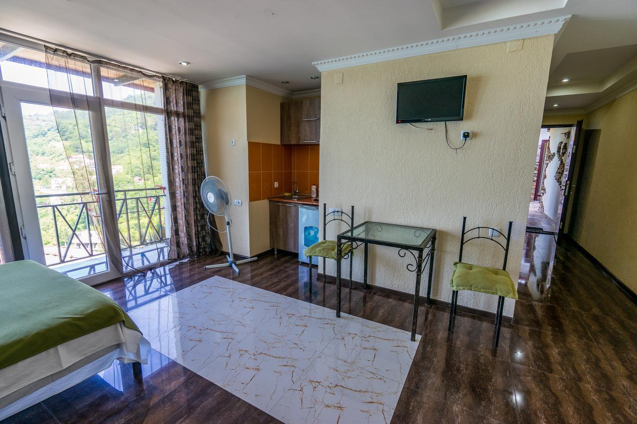 Aniva The Hotel Батуми Екстериор снимка