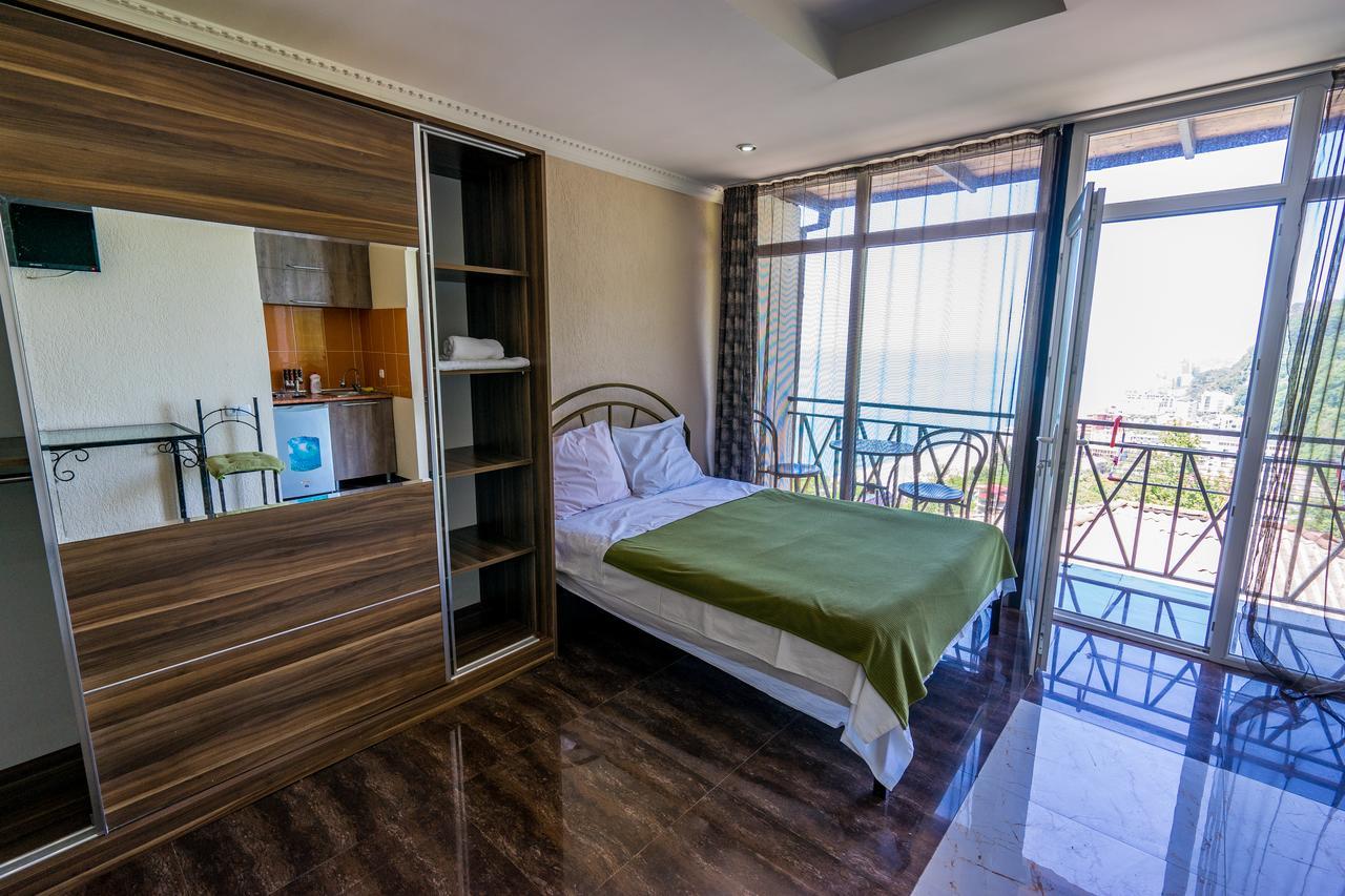 Aniva The Hotel Батуми Екстериор снимка