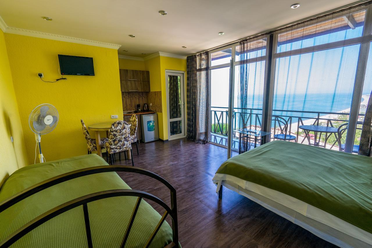Aniva The Hotel Батуми Екстериор снимка