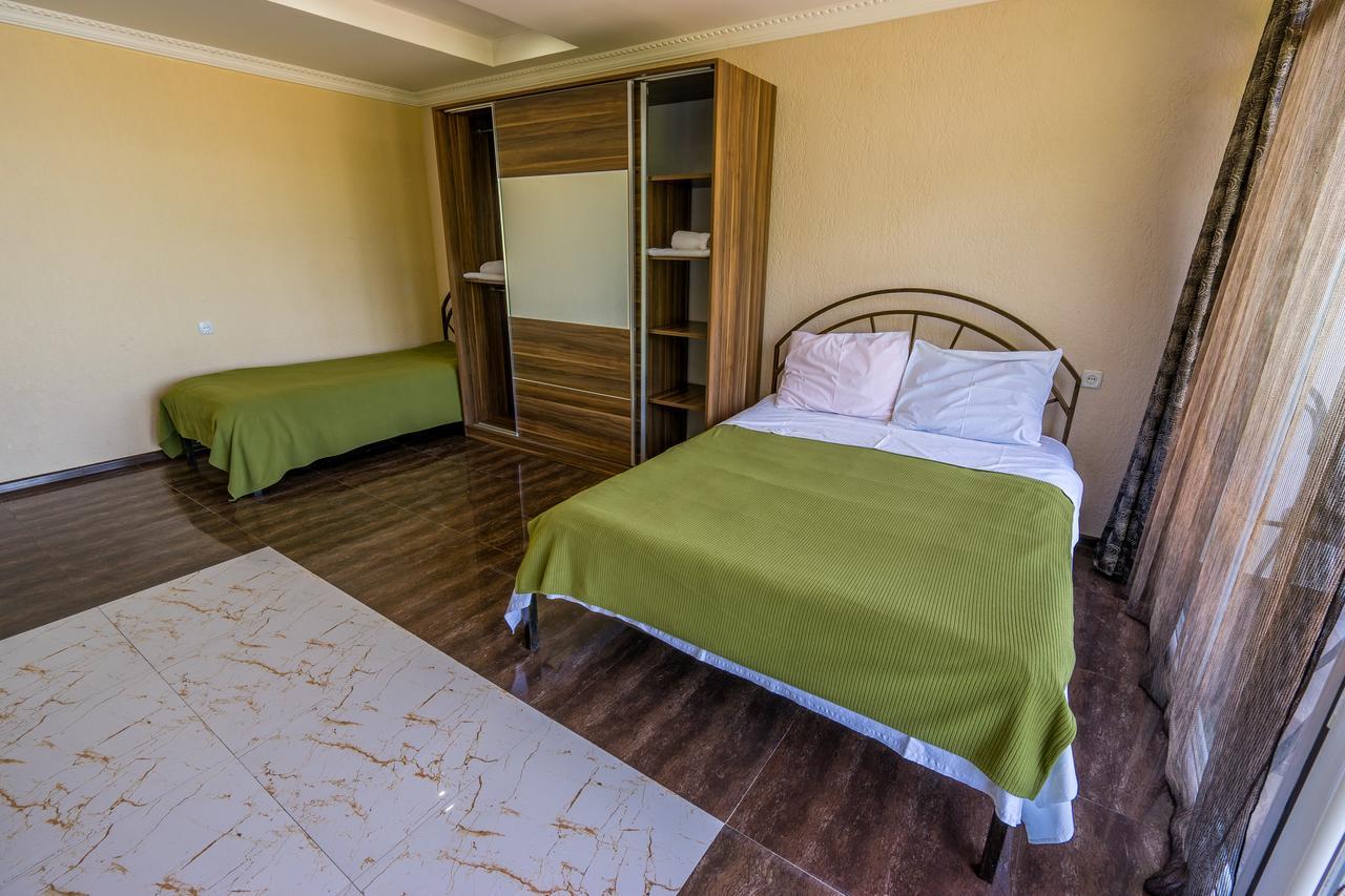 Aniva The Hotel Батуми Екстериор снимка