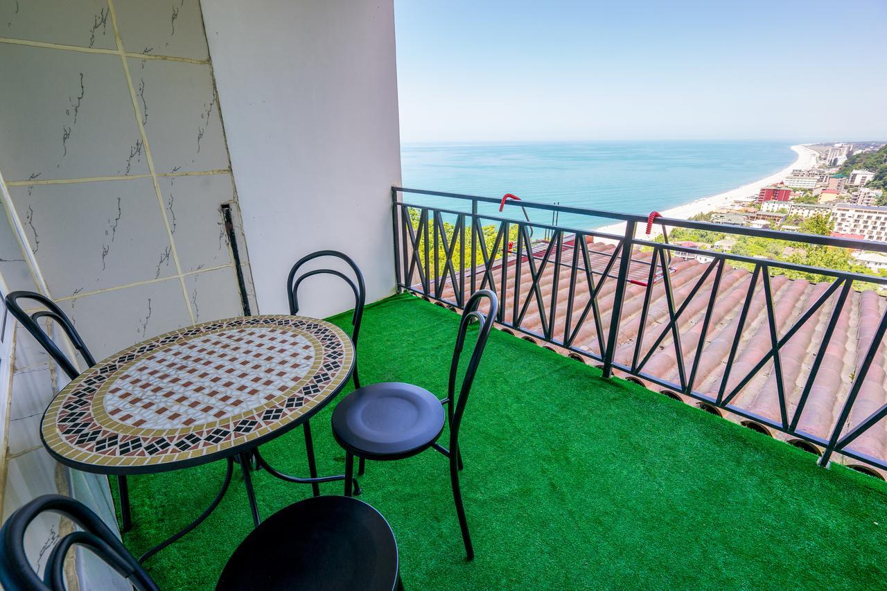 Aniva The Hotel Батуми Екстериор снимка