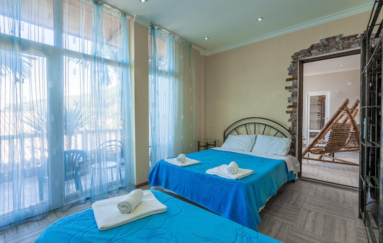 Aniva The Hotel Батуми Екстериор снимка