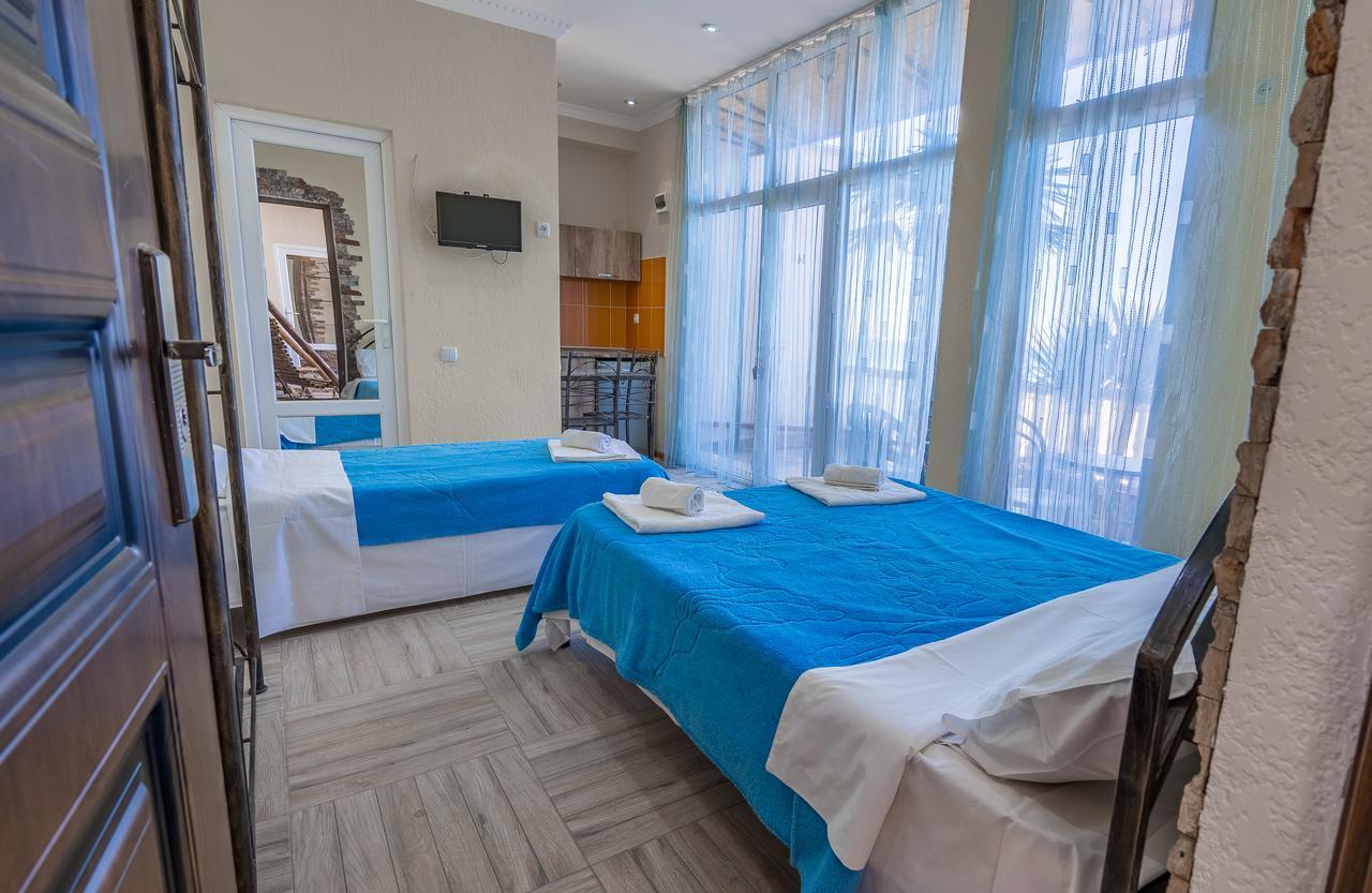 Aniva The Hotel Батуми Екстериор снимка