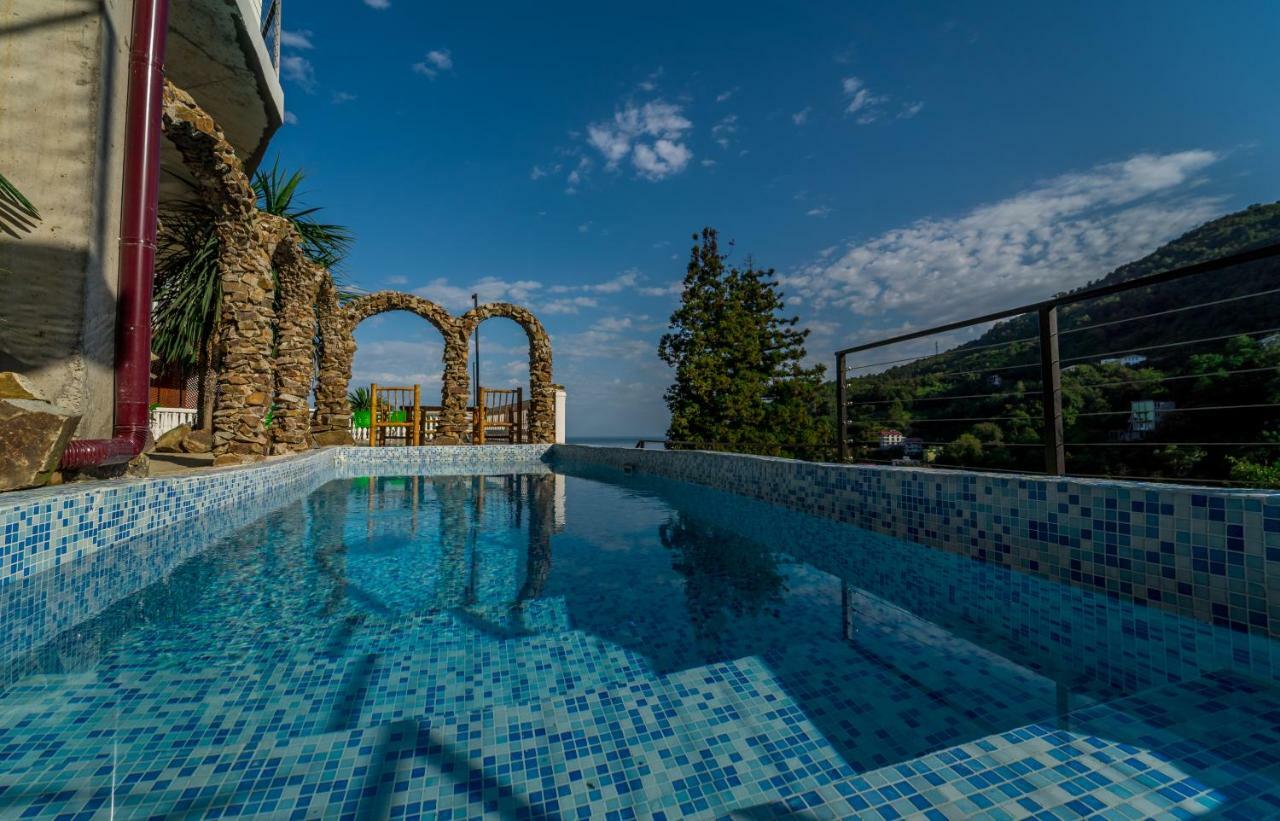 Aniva The Hotel Батуми Екстериор снимка